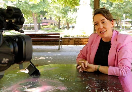 Violeta Serrano durante la entrevista con leonoticias.