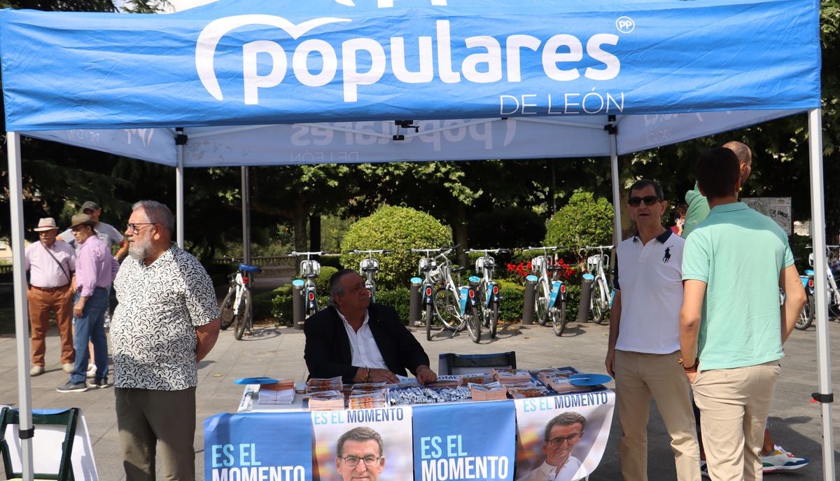 El PP instaló su carpa en la confluencia entre Guzmán y Papalaguinda.