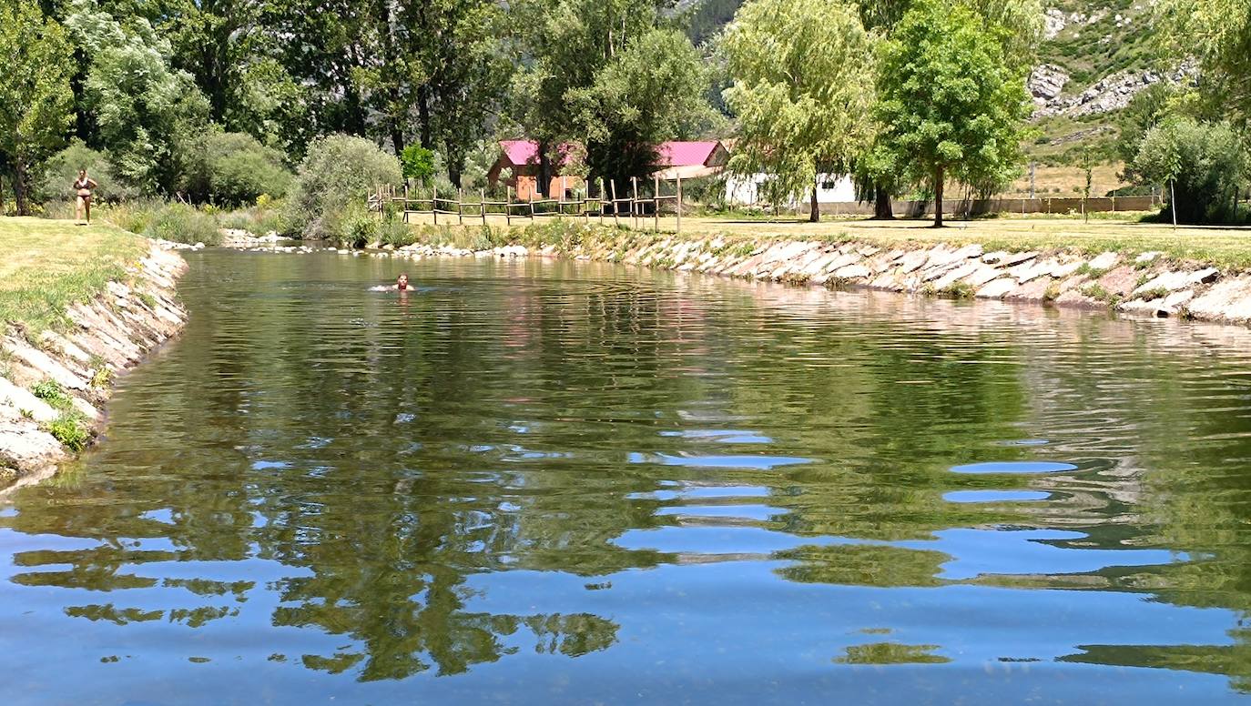 Playa fluvial de Valdelugueros