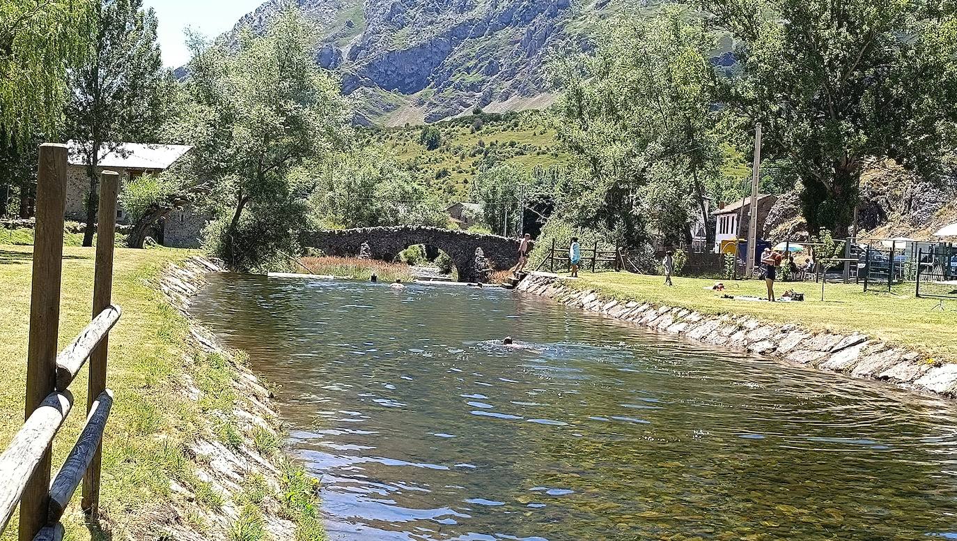 Playa fluvial de Valdelugueros