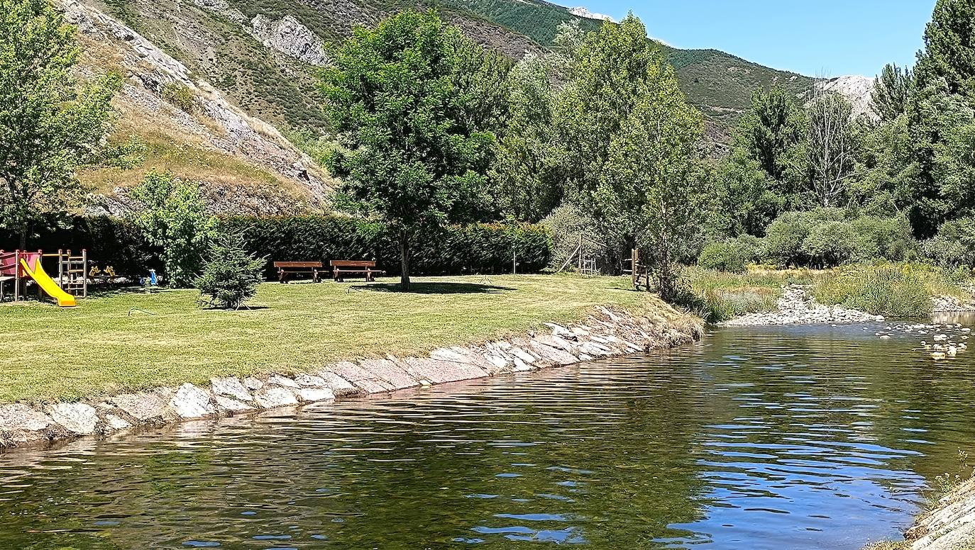 Playa fluvial de Valdelugueros