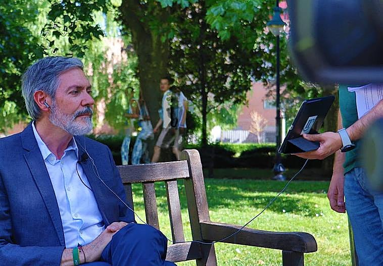 Pablo Calvo Liste durante la entrevista con leonoticias.