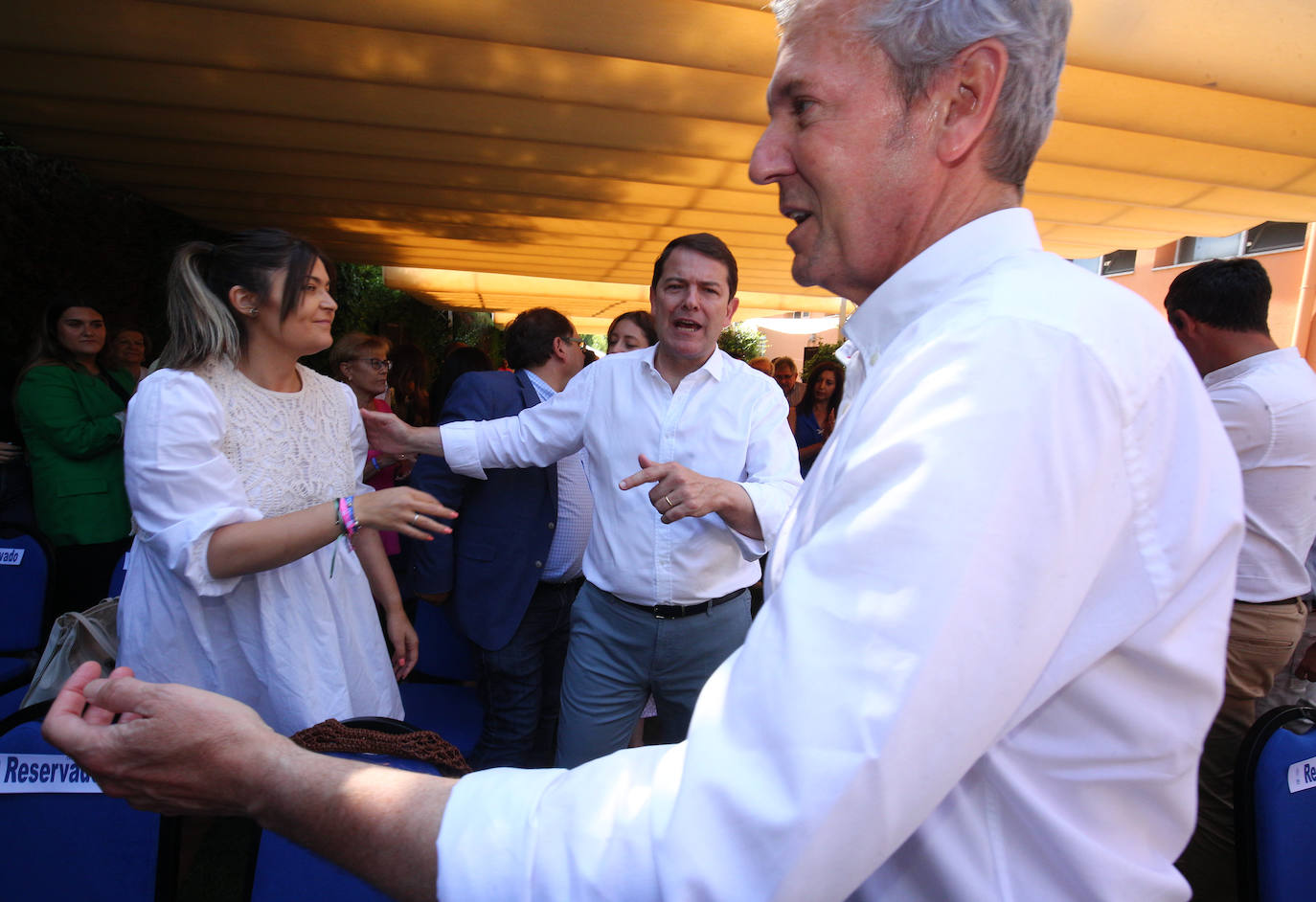 Los presidentes del PPCyL y del PP de Galicia participan en un acto de campaña