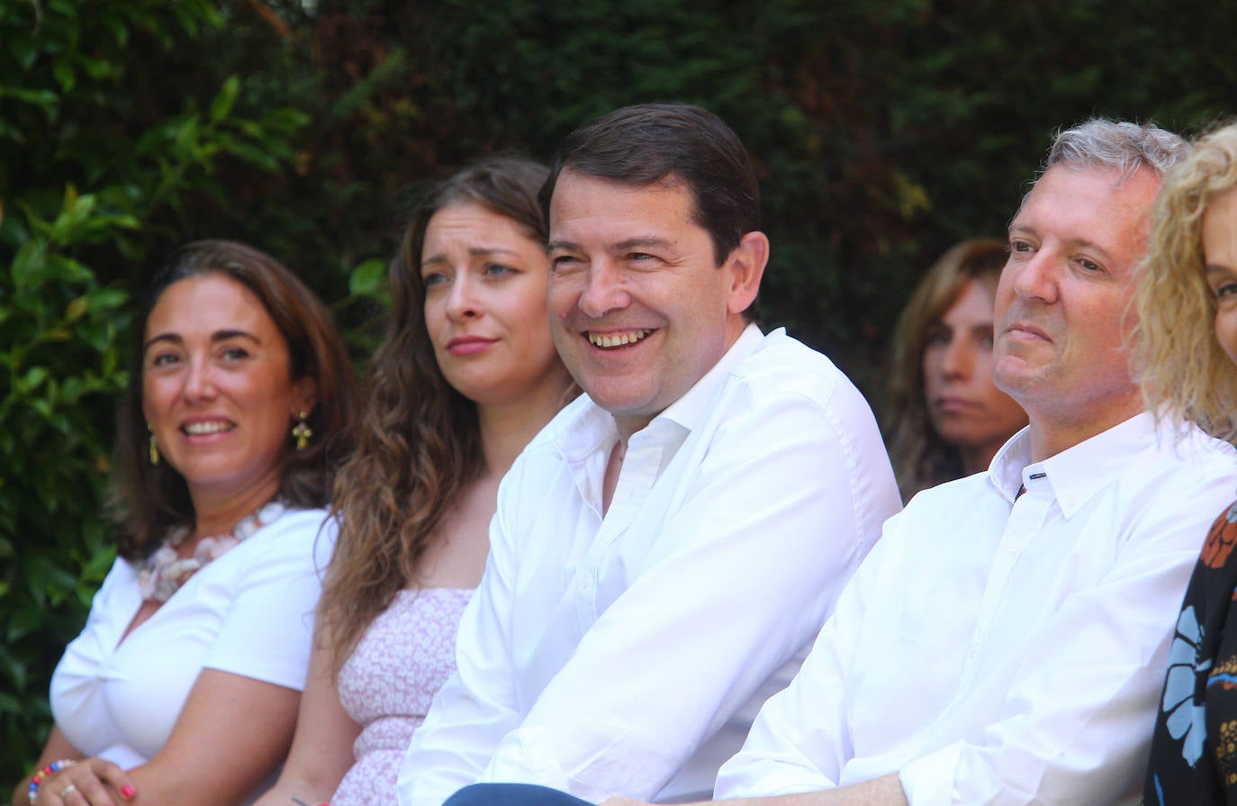 Los presidentes del PPCyL y del PP de Galicia participan en un acto de campaña