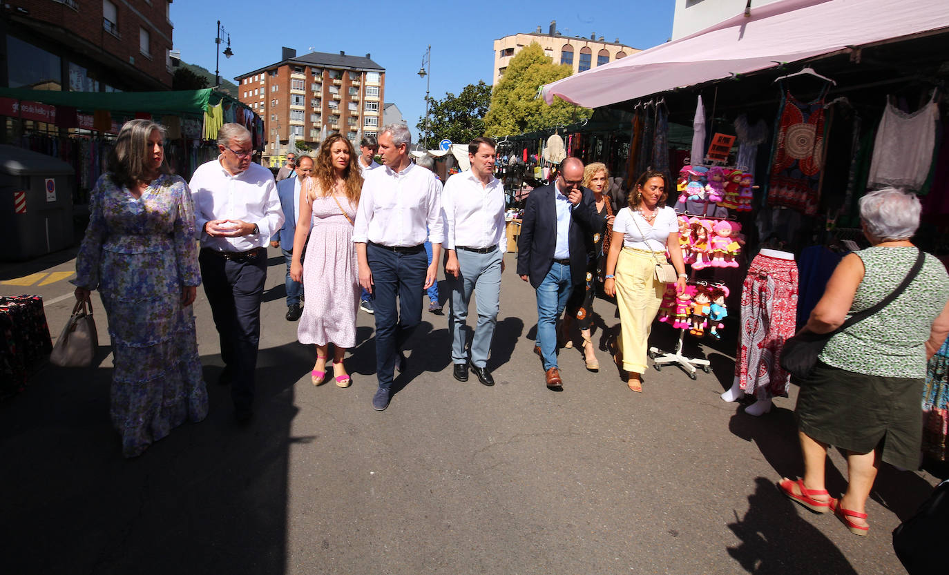 Los presidentes del PPCyL y del PP de Galicia participan en un acto de campaña