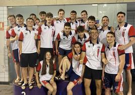 Componentes del Club Natación León que compitieron en el campeonato autonómico.