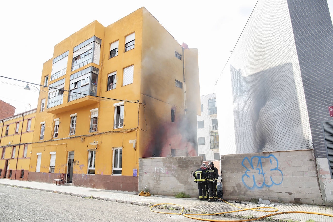 Incendio de un patio en León