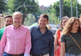 El presidente del PPCyL y de la Junta, Alfonso Fernández Mañueco, cierra la campaña en León, junto a los candidatos al Congreso y al Senado, Ester Muñoz y Antonio Silván