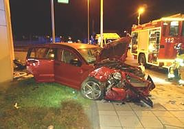 Imagen del coche accidentado en Ponferrada.