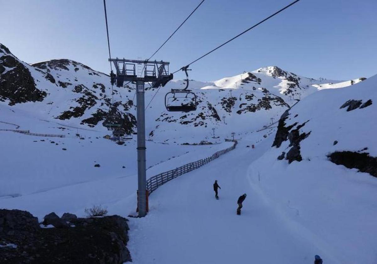 Estación Invernal de Fuentes de Invierno, en el concejo de Aller.