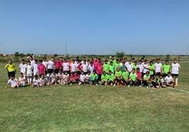 Foto de familia de los participantes en el campeonato.