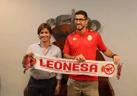 José Manzanera y Alex Coch en la presentación del jugador.