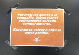 El cartel que anuncia el cierre de Urban Planer «temporalmente».