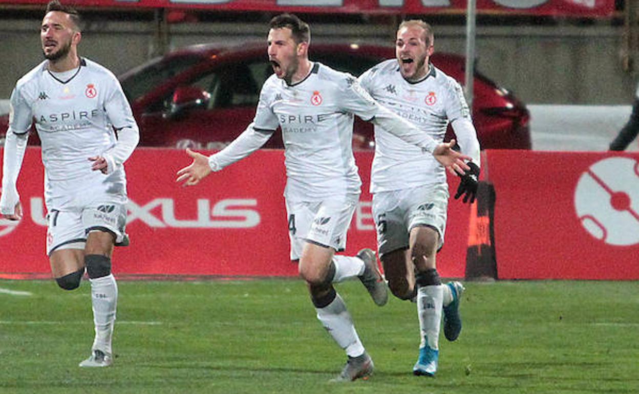 Juen Castañeda celebra el gol del empate ante el Atlético de Madrid.