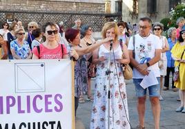 Manifestantes de 'Los Lunes sin Sol' en la Plaza Botines.