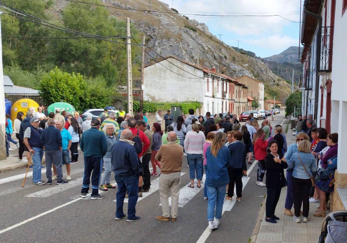 Nuevo corte de carretera en La Vid para pedir más seguridad en el desvío