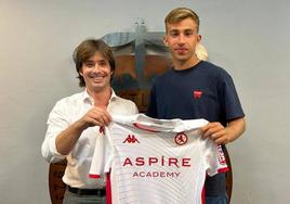 José Manzanera con Rodri Suárez posan con la nueva camiseta.