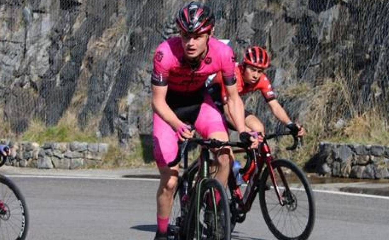 UN ciclista del Magloa Tecnosylva en el Trofeo Guerrita.