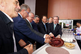 Autoridades asturianas y leonesas celebran el Día de León en la Feria Internacional de Muestras de Asturias