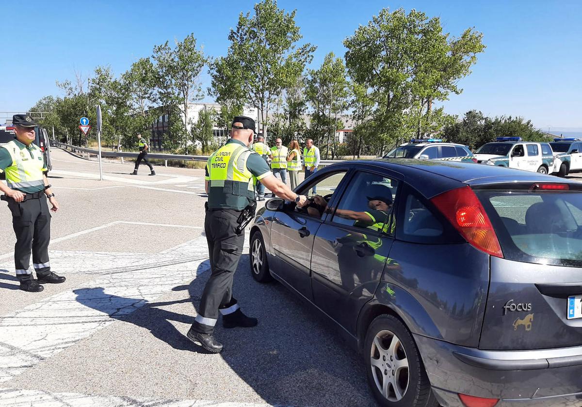 Cómo se hace un control de drogas. DGT, Guardia Civil y Policías