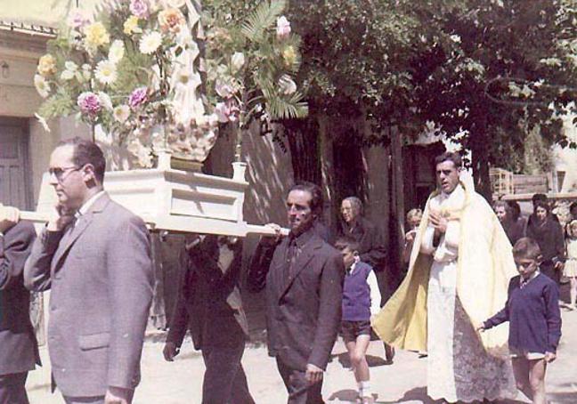 Imagen de la procesión de 1968, la última que se celebró antes de que el pueblo fuera expropiado.