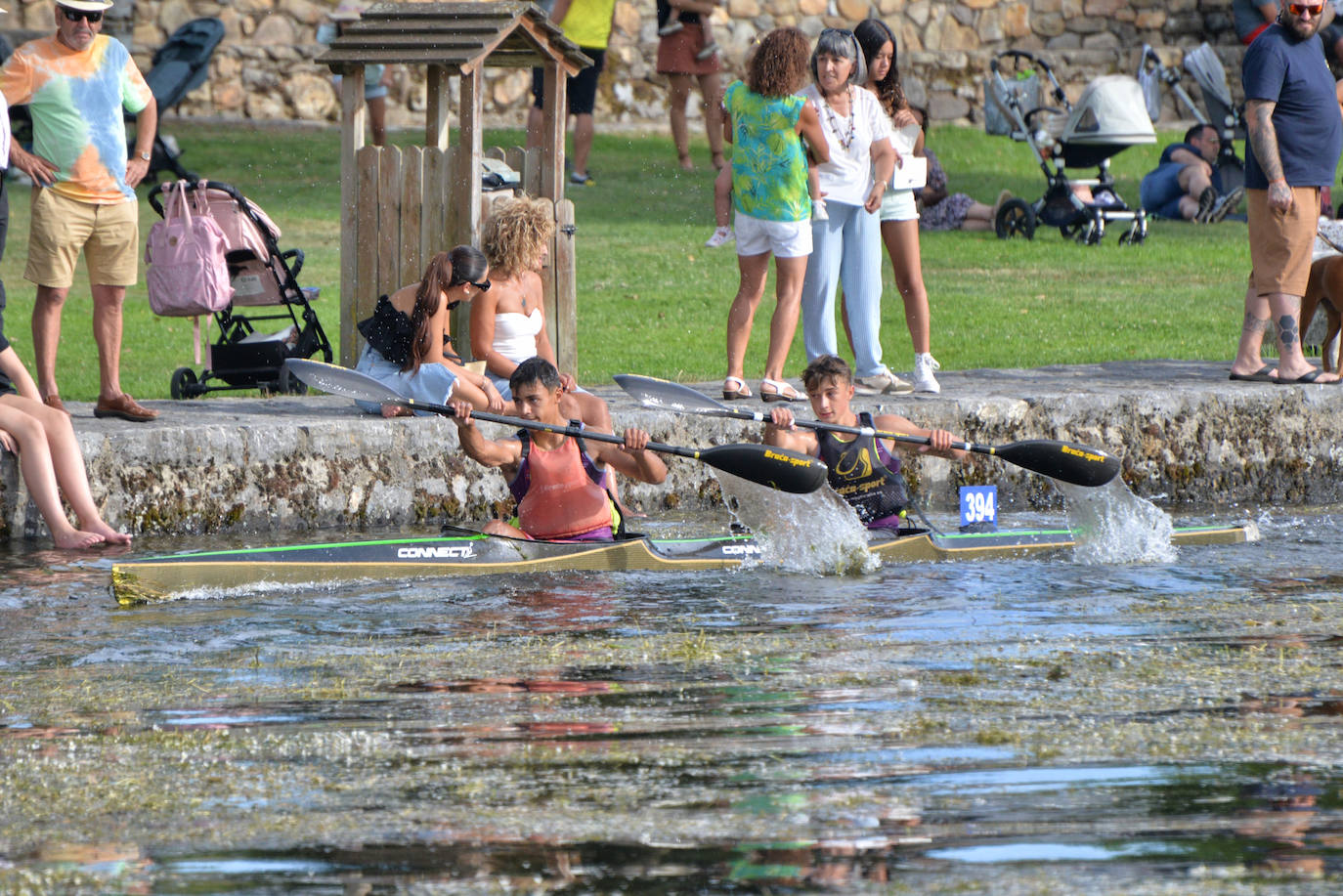 El piraguista leonés Alejandro Gutiérrez y su compañero Dani Bode.