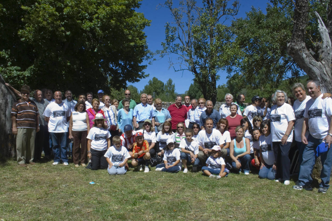 Fiesta-encuentro de los vecinos de Camposillo en 2008.