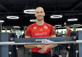 Maro Katic en una sesión de entrenamiento con el Ademar en el gimnasio.