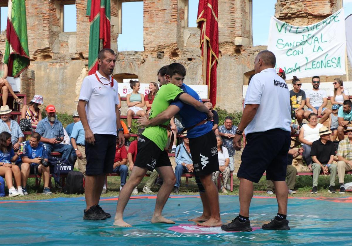 El corro de lucha celebrado en 2022 en el Monasterio de Sandoval.