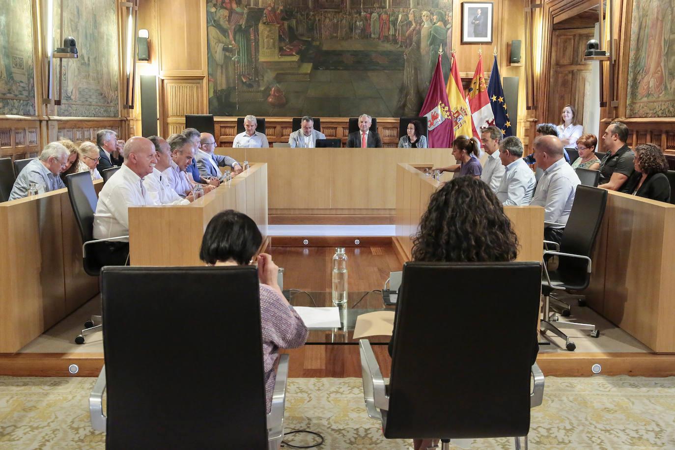 Pleno extraordinario de final de mandato en la Diputación de León.