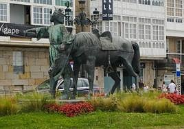 Esta localidad homenajea a Alfonso IX con esta escultura en una glorieta.