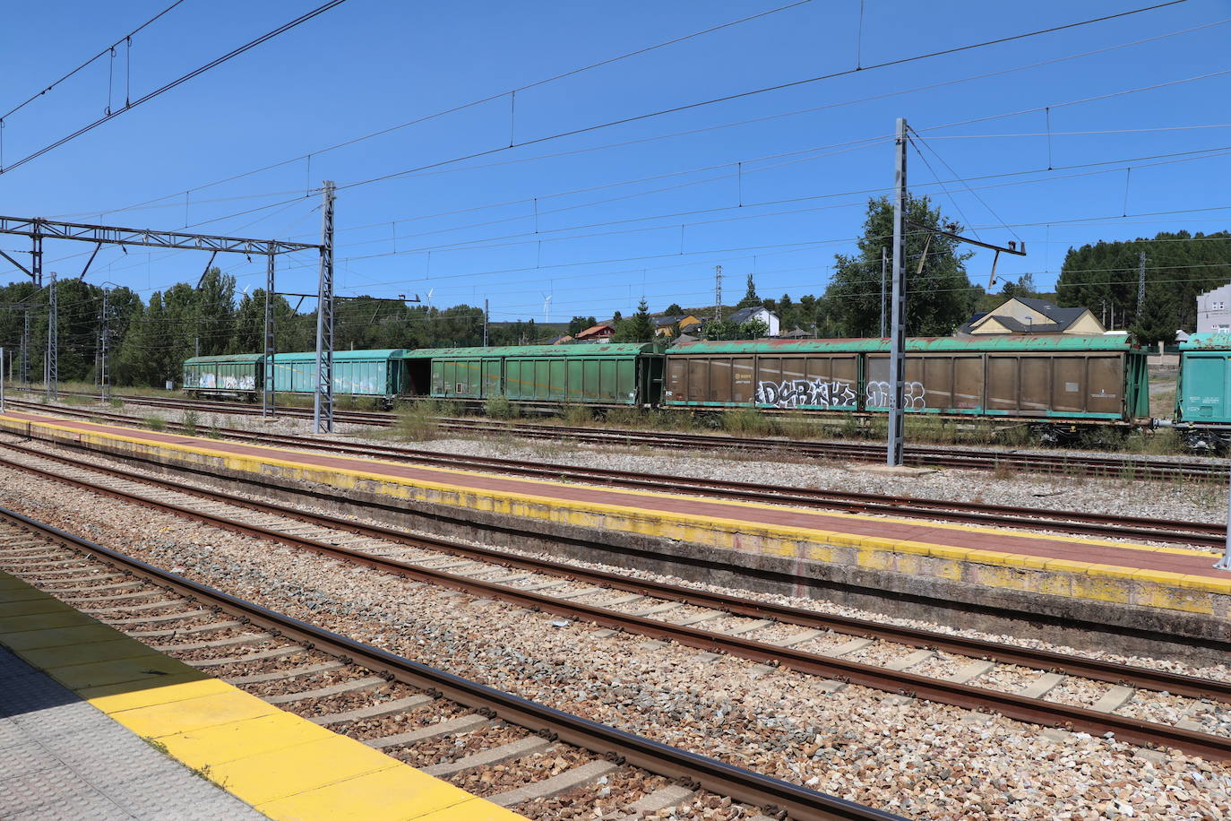 Villagatón convierte siete vagones de tren en alojamientos turísticos