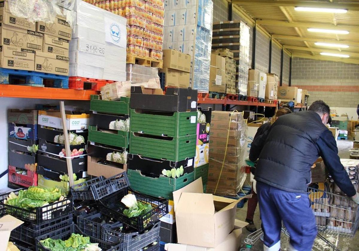 Productos en el almacén del Banco de Alimentos de León.