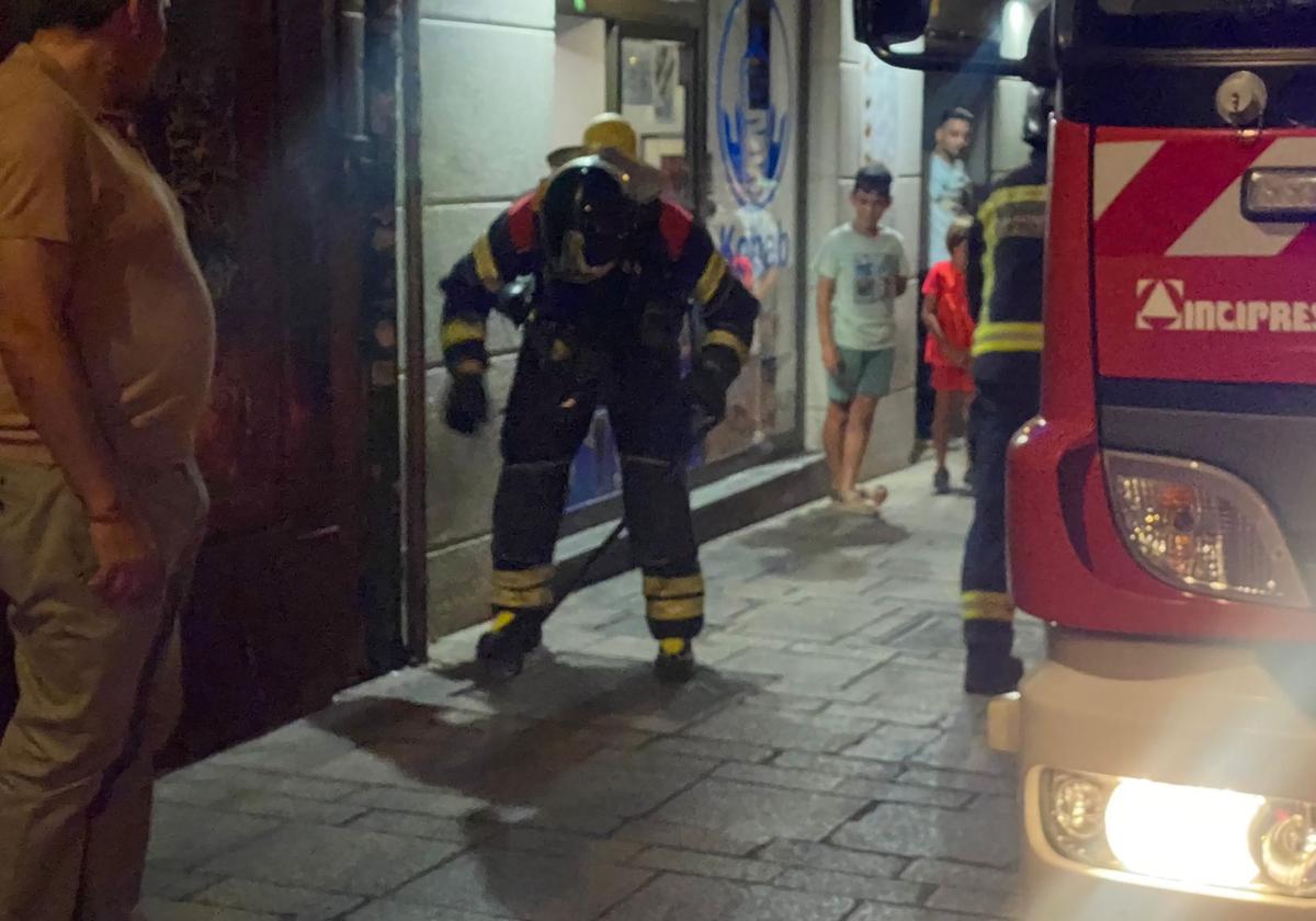 Los Bomberos de León actúan en pleno barrio Húmedo