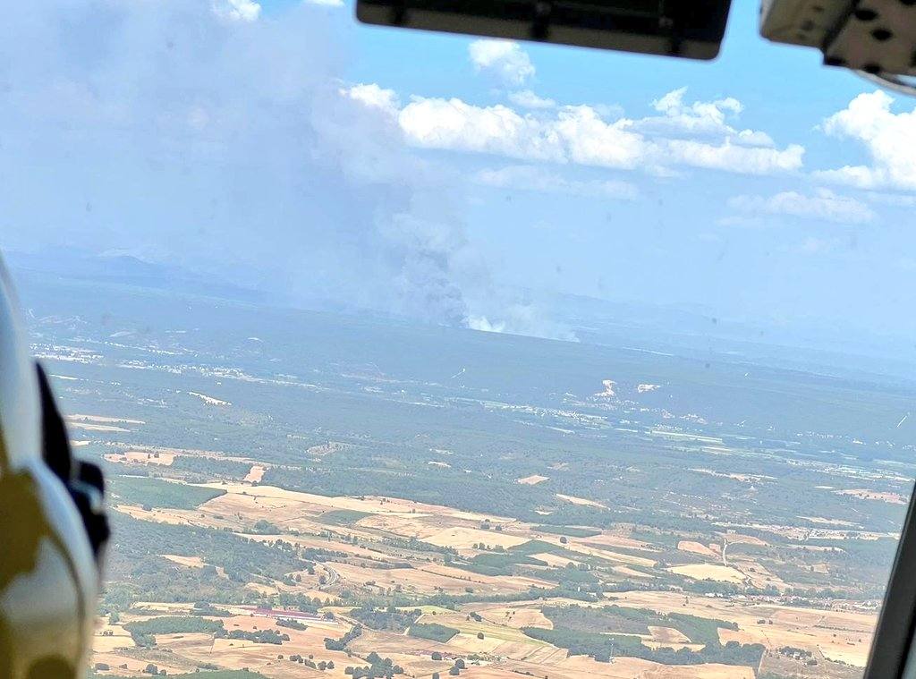 Vista desde un helicóptero del incendio.