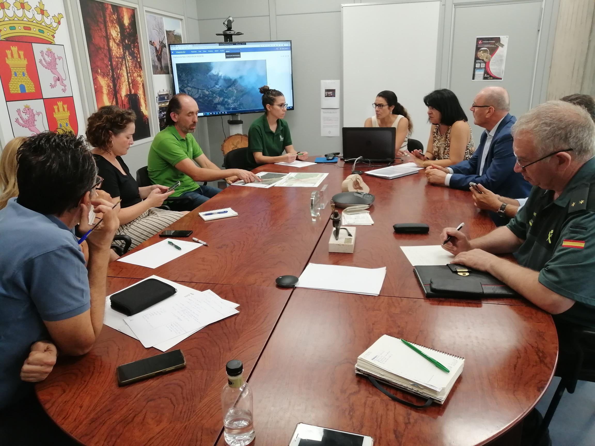 Reunión del Centro de Coordinación Operativa Integrada en el incendio de San Bartolomé de Rueda