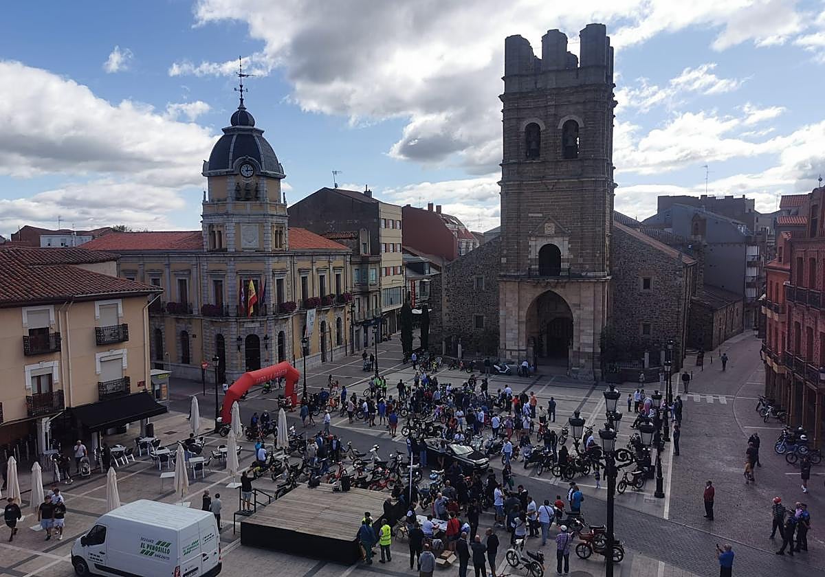 La VI Concentración de Vespinos KM 303 reúne en La Bañeza a 130 participantes