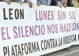 Pancarta de los 'Lunes sin sol' en León.