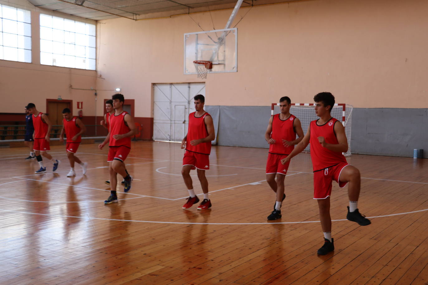 Jugadores de la Cultural en el primer entrenamiento.