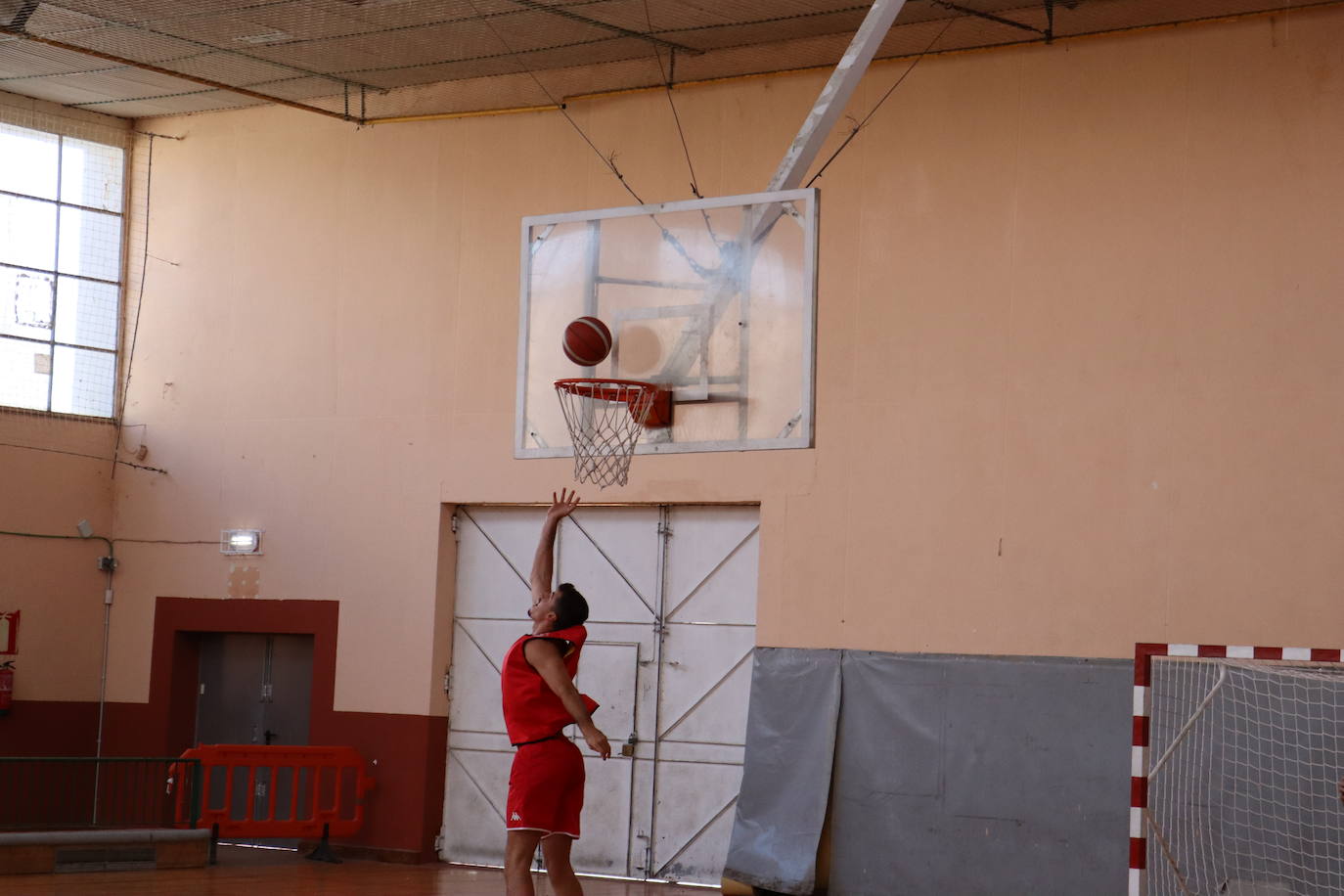 Jugadores de la Cultural en el primer entrenamiento con balón.