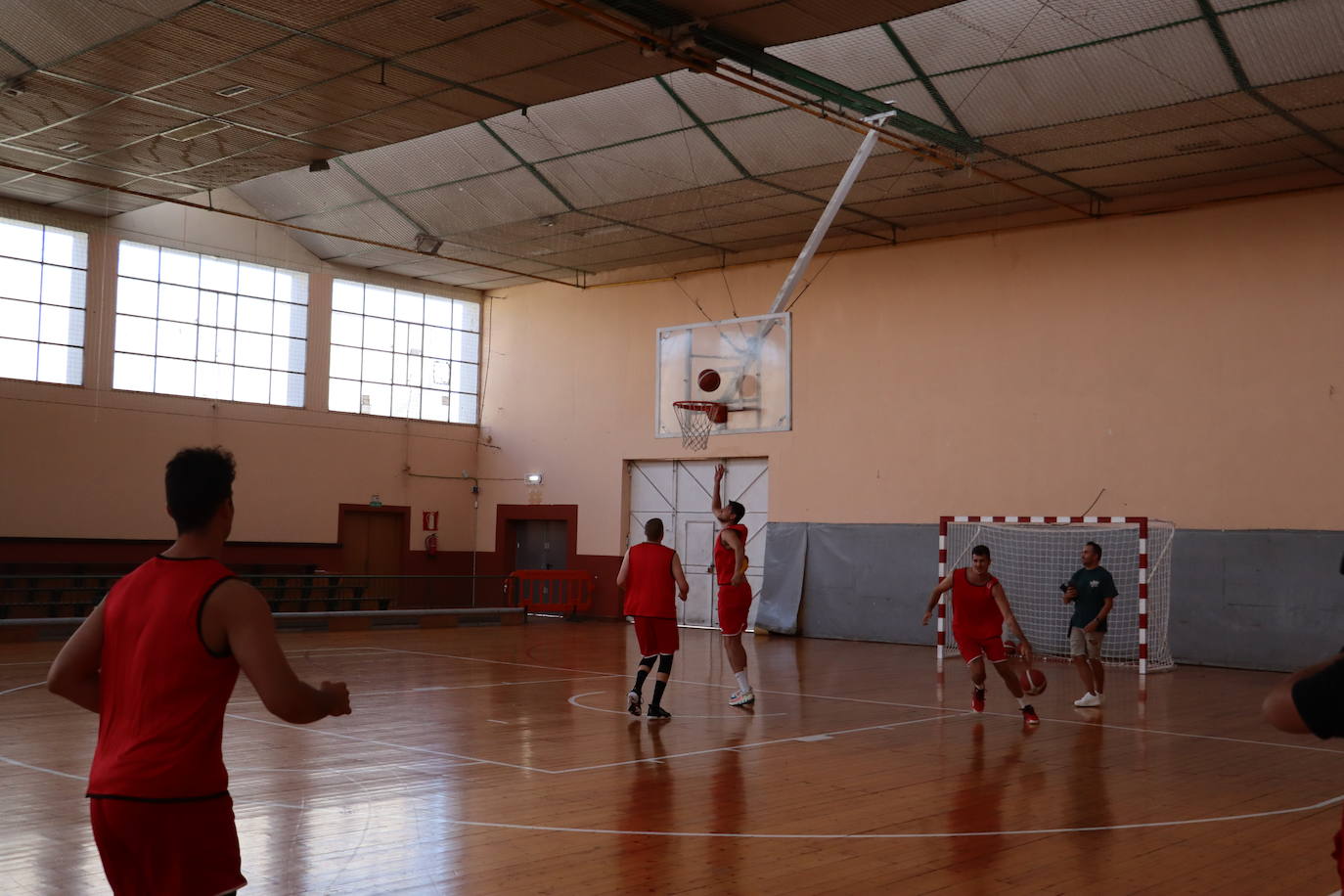Jugadores de la Cultural en el primer entrenamiento con balón.