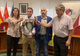 Foto de familia del sorteo.