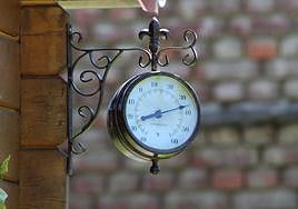 Imagen de archivo de un termómetro en la calle.