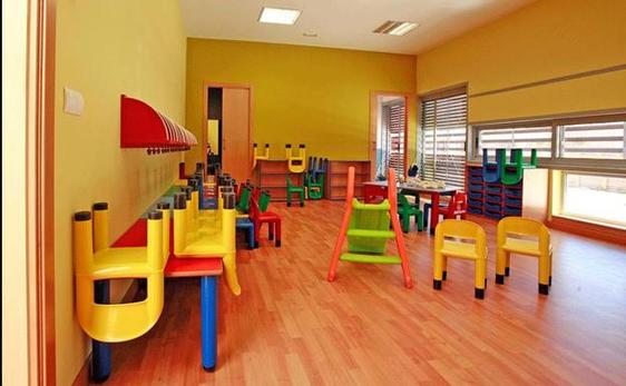 La educación gratuita se extiende de 1 a 3 años.