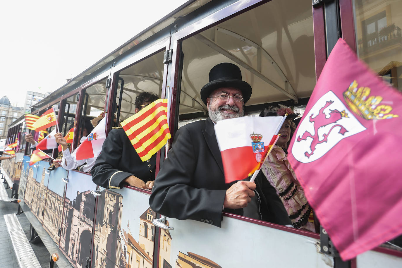 Acto de inauguración de la II Feria Modernista de León