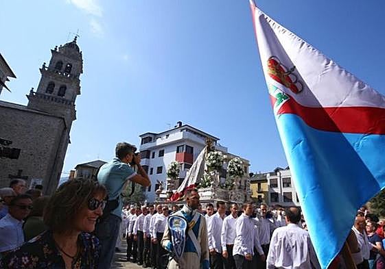 Procesión de la Virgen de la Encina en el Día del Bierzo.