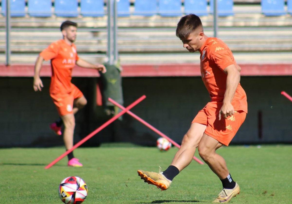 Un momento del entrenamiento del pasado jueves en el Reino de León.