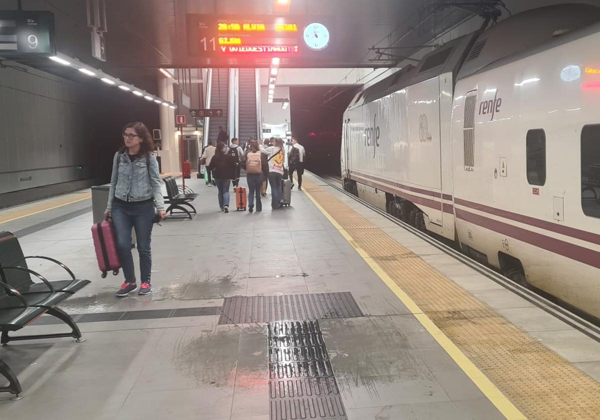 Goteras en la nueva instalación de la estación de trenes de León.