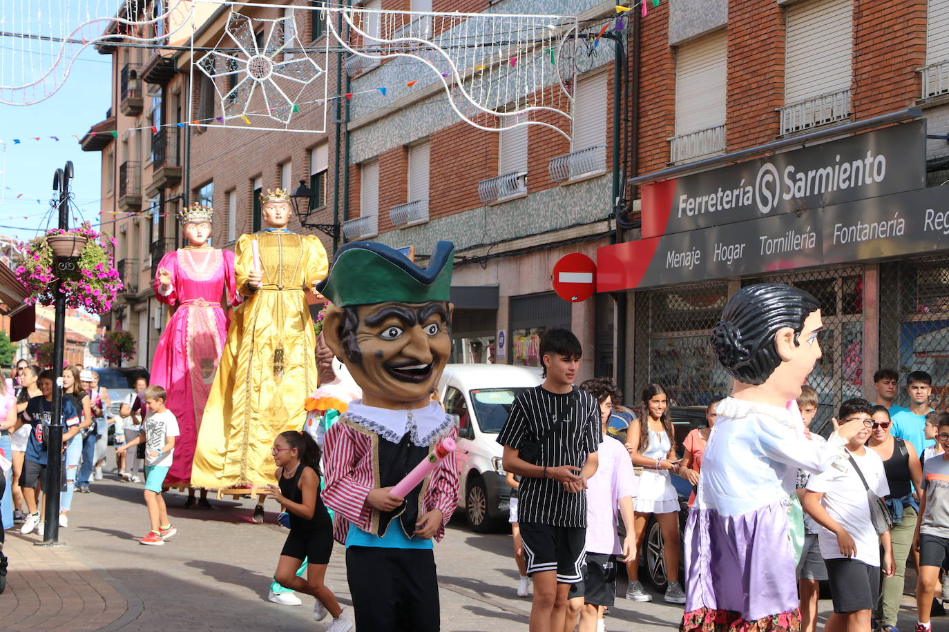 Gigantes y Cabezudos en Santa María del Páramo