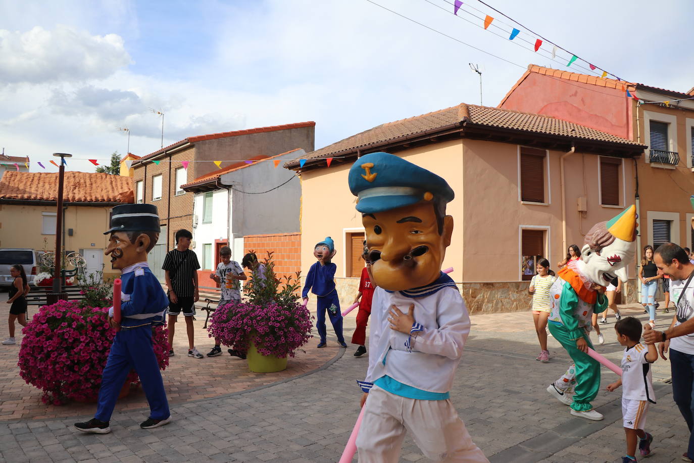 Gigantes y Cabezudos en Santa María del Páramo